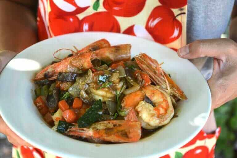 Easy Thai Shrimp Recipe: Spicy, Garlic Stir-Fry