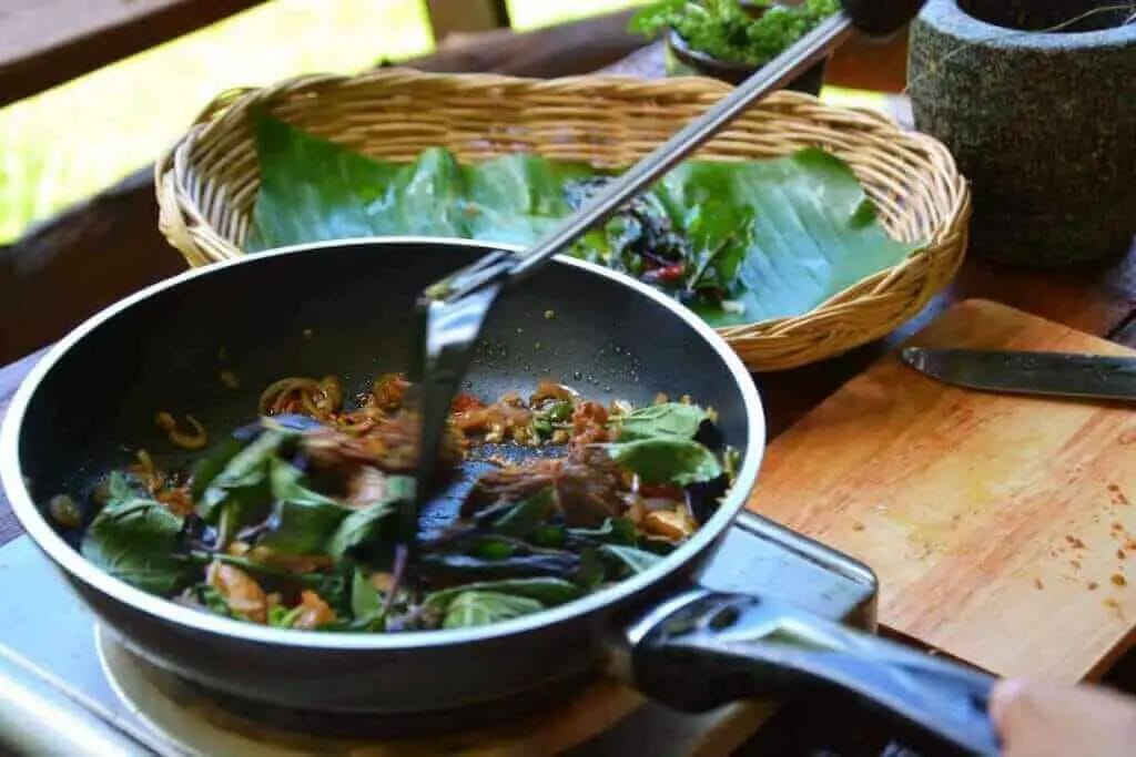 Pad Krapow Recipe (Thai Basil Chicken or Pork) - Sprouting Fam