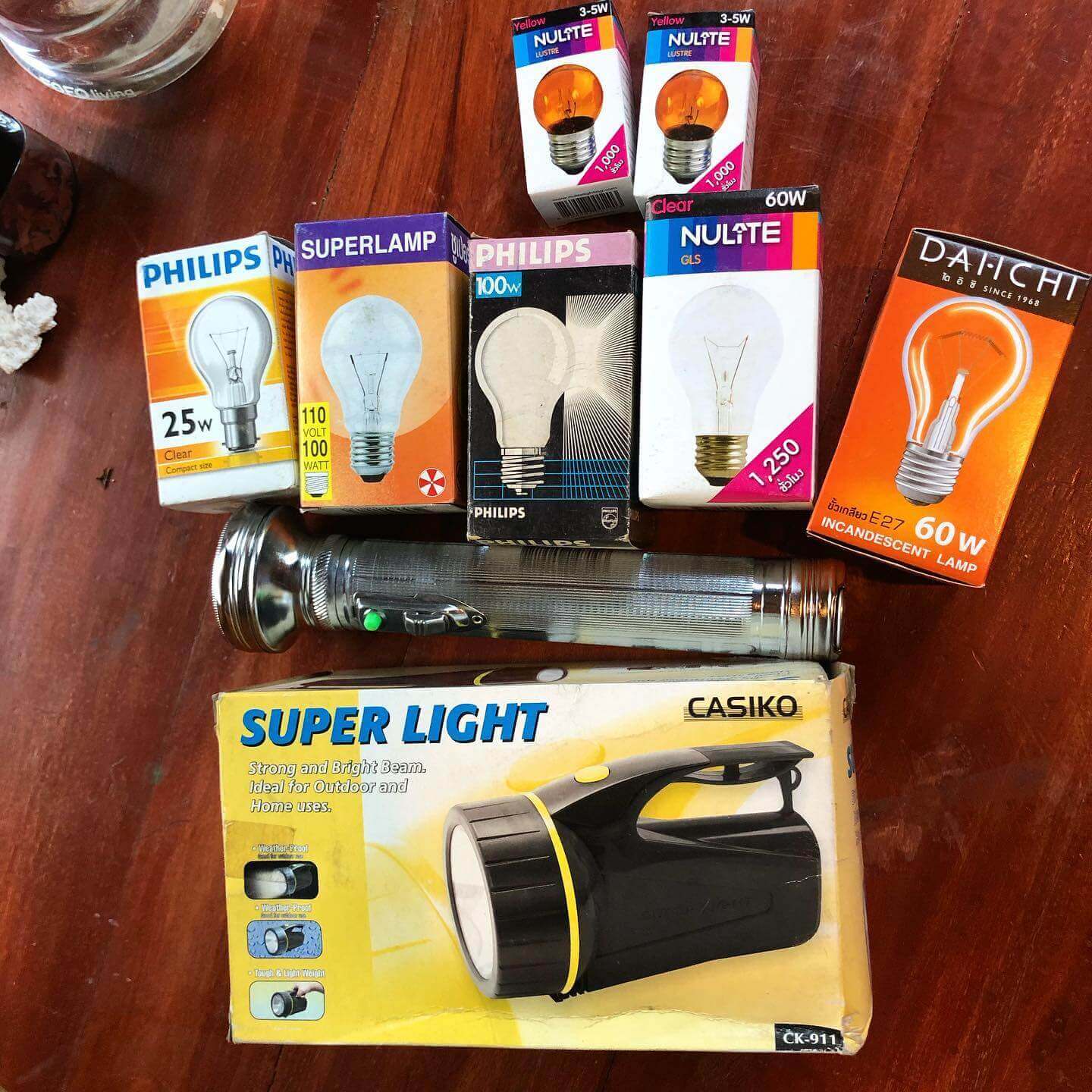 incandescent light bulbs and flash lights